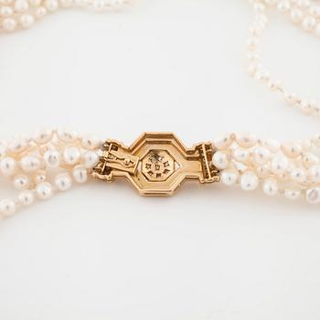 COLLIER, odlade sötvattens pärlor, lås i 18K guld med briljantslipade diamanter.
