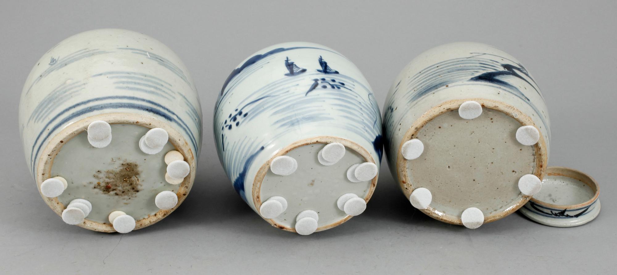 BOJANER / INGEFÄRSKRUS, 3 st, porslin. Kina.