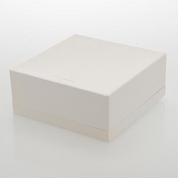 A. Tillander, skål, sterlingsilver och emalj, Åbo 2005.