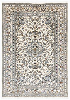 A Kashan carpet, approx. 349 x 248 cm.