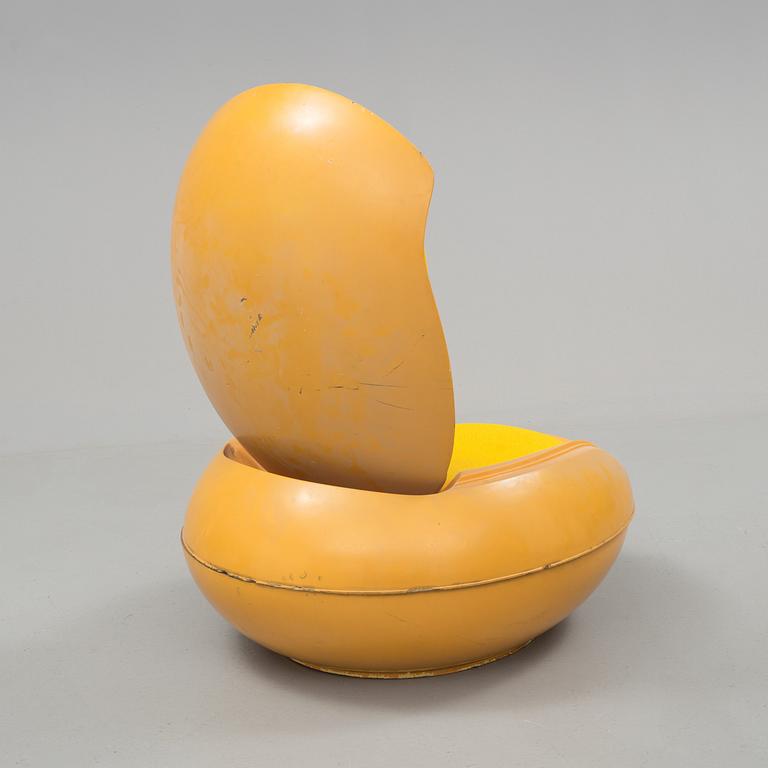 a"Garden egg" armchair and a table by Peter Ghyczy, Reuter Products, designed 1968.