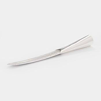 Dekorationsföremål/brevkniv i form av fjäder, sterlingsilver, Lapponia 1984.