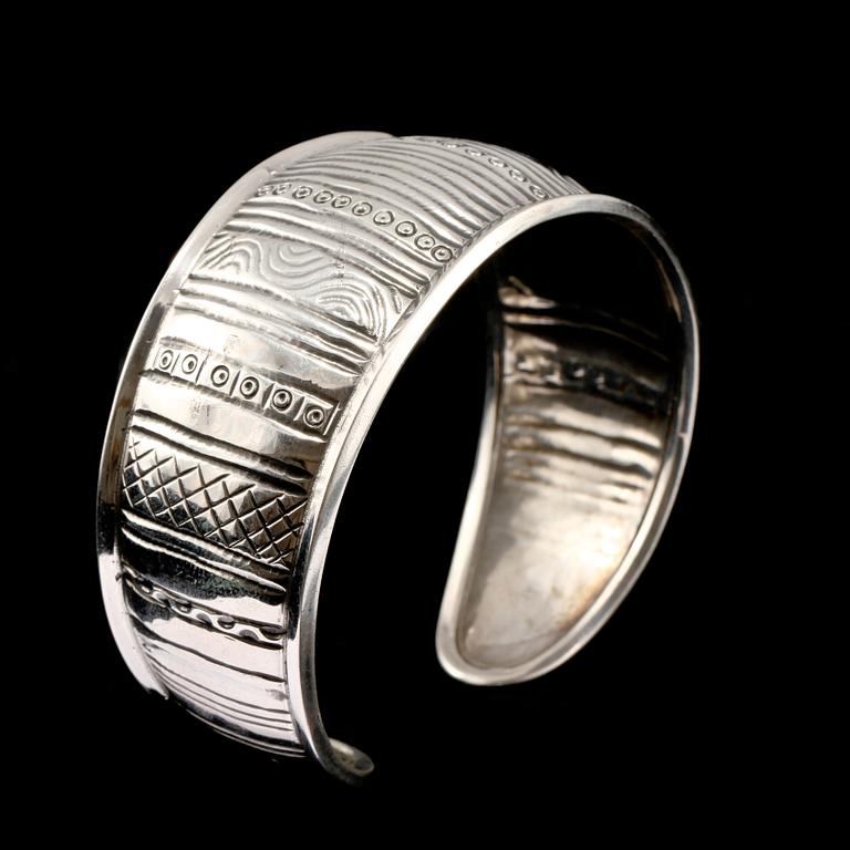 ARMRING, silver, Tore Kullander, Borås, 1953. Vikt 45 g.