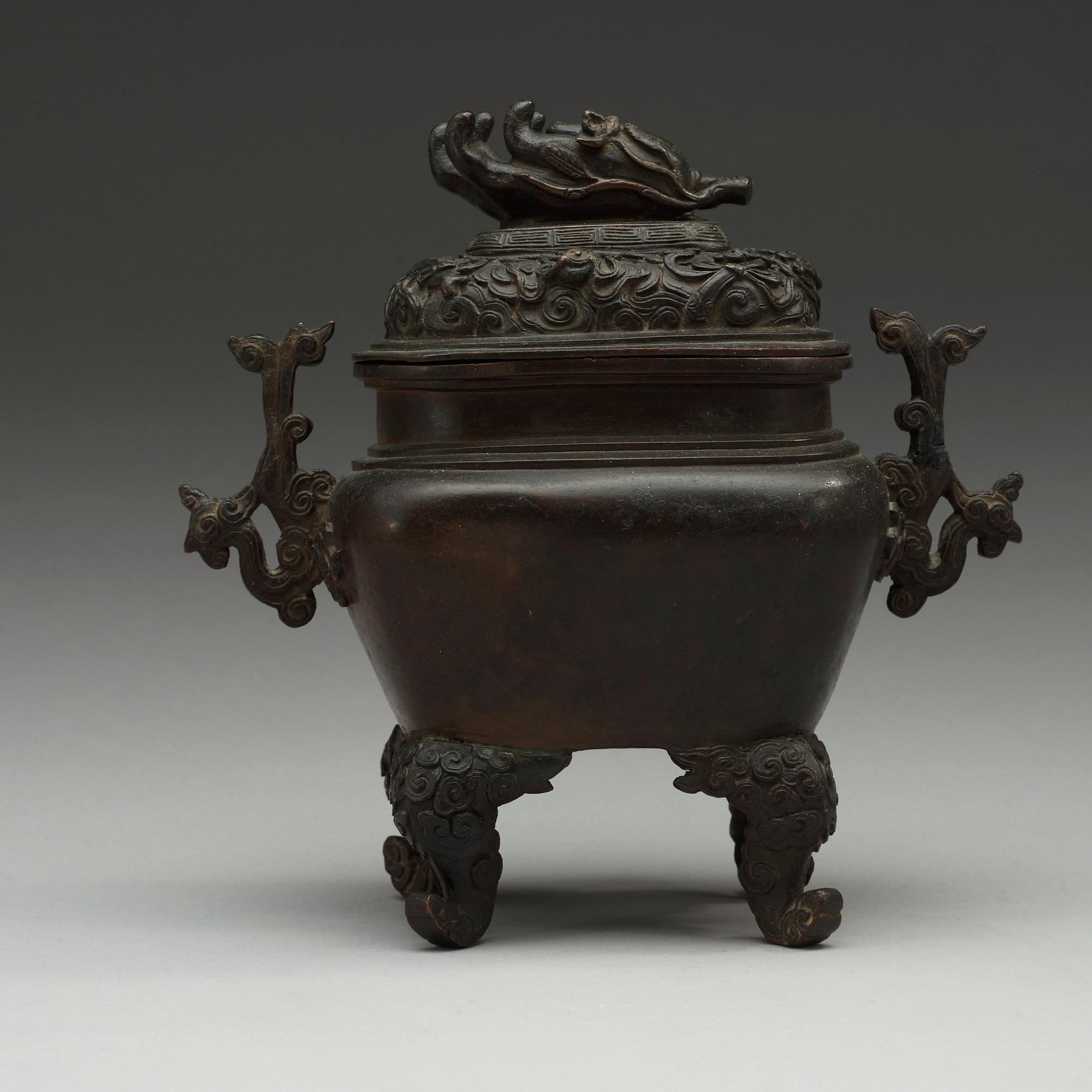 A bronze censer, Qing dynasty, 17th/18th Century.