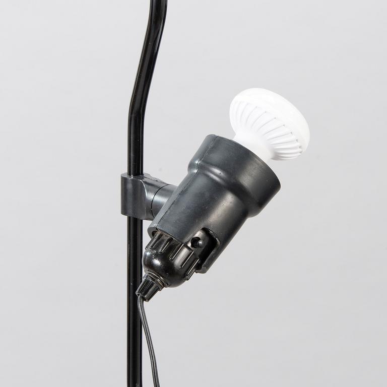 ACHILLE CASTIGLIONI & PIO MANZU, GOLVLAMPA, "Parentesi", Flos Italien, formgiven 1971.