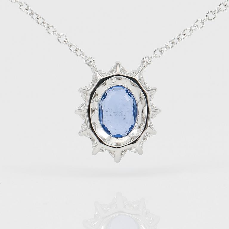 COLLIER, blå safir ca 1,30 ct, briljantslipade diamanter totalt ca 0,38 ct.