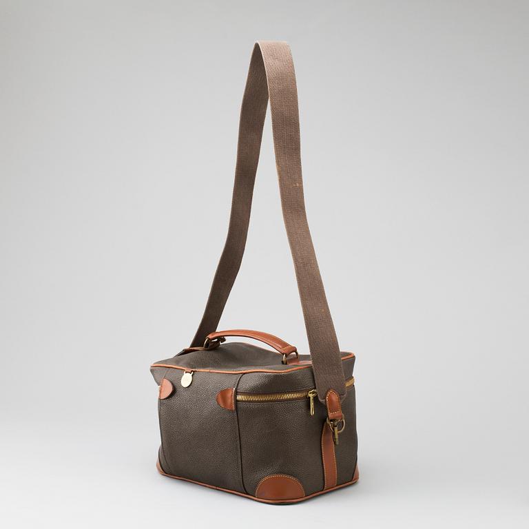 A Mulberry scotchgrain beautybox and travel wash case.