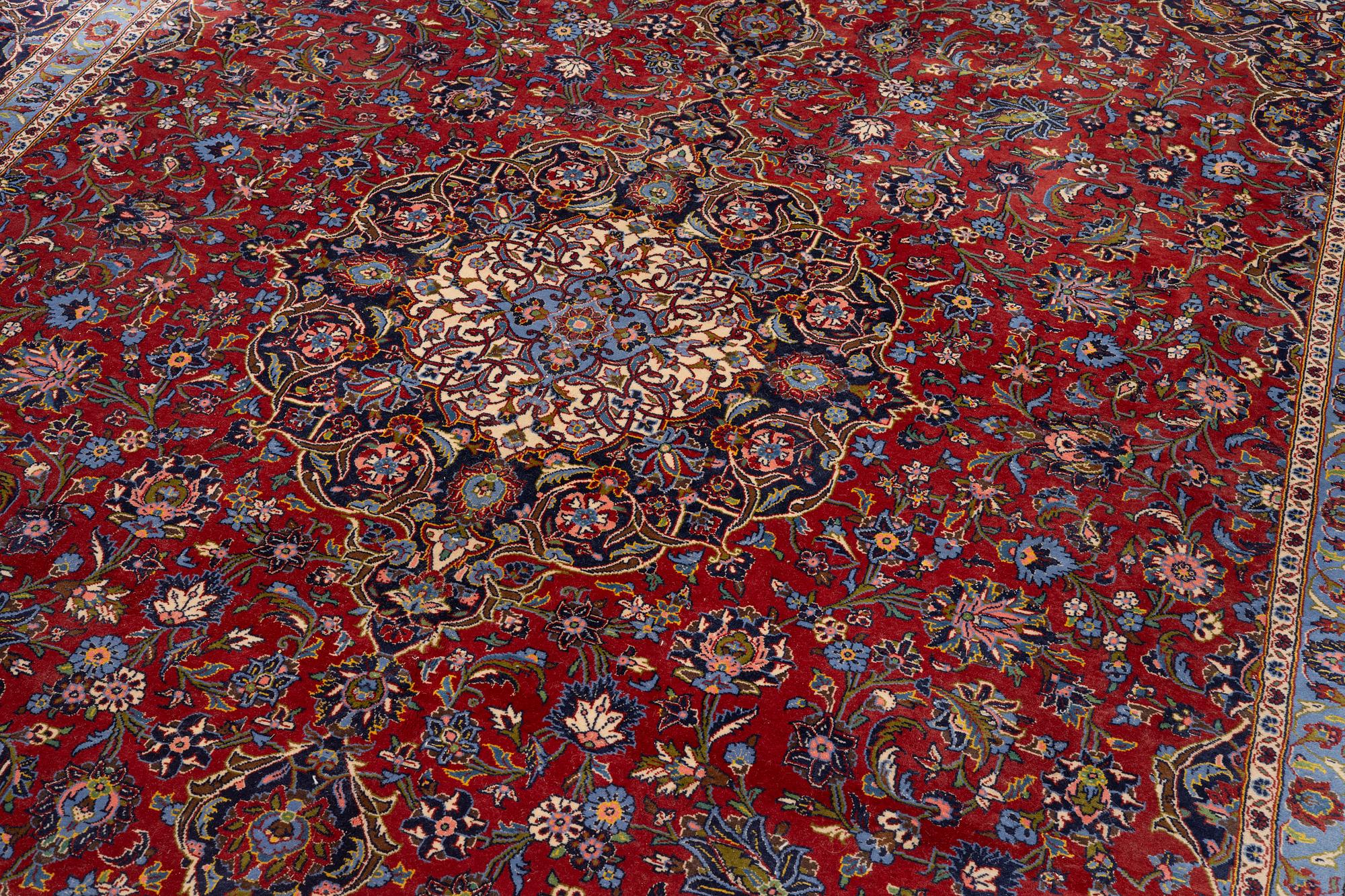 A Kashan carpet c. 420 x 306 cm.