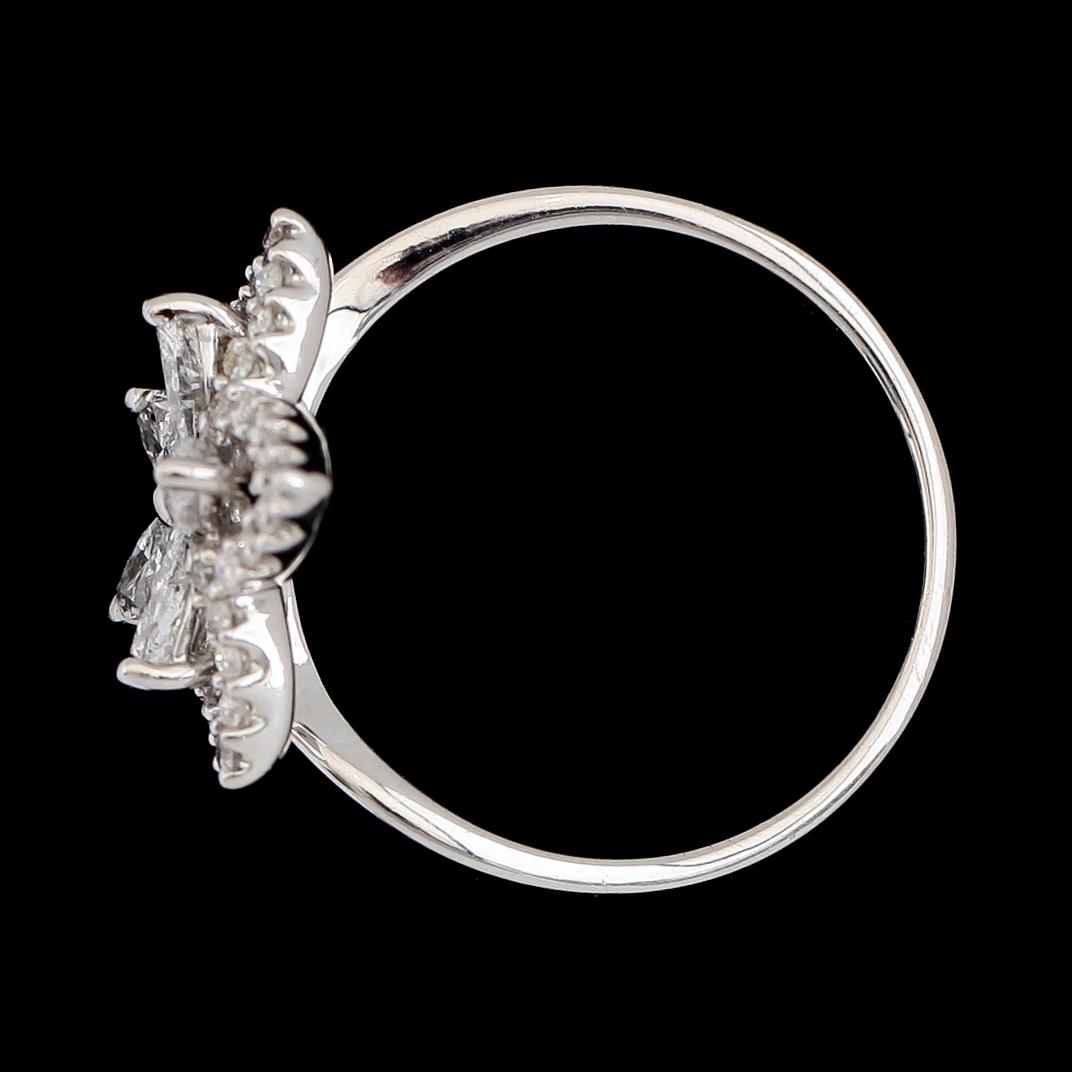 RING, 18K vitguld, diamanter tot ca 1.05 ct.
