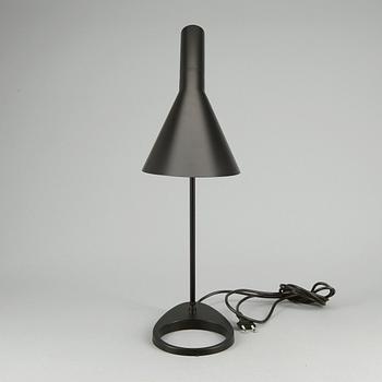 BORDSLAMPA, "AJ", Arne Jacobsen för Louis Poulsen.