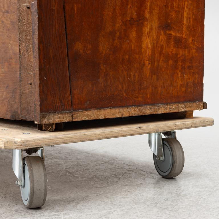 Chest of drawers, late Gustavian, circa 1800.