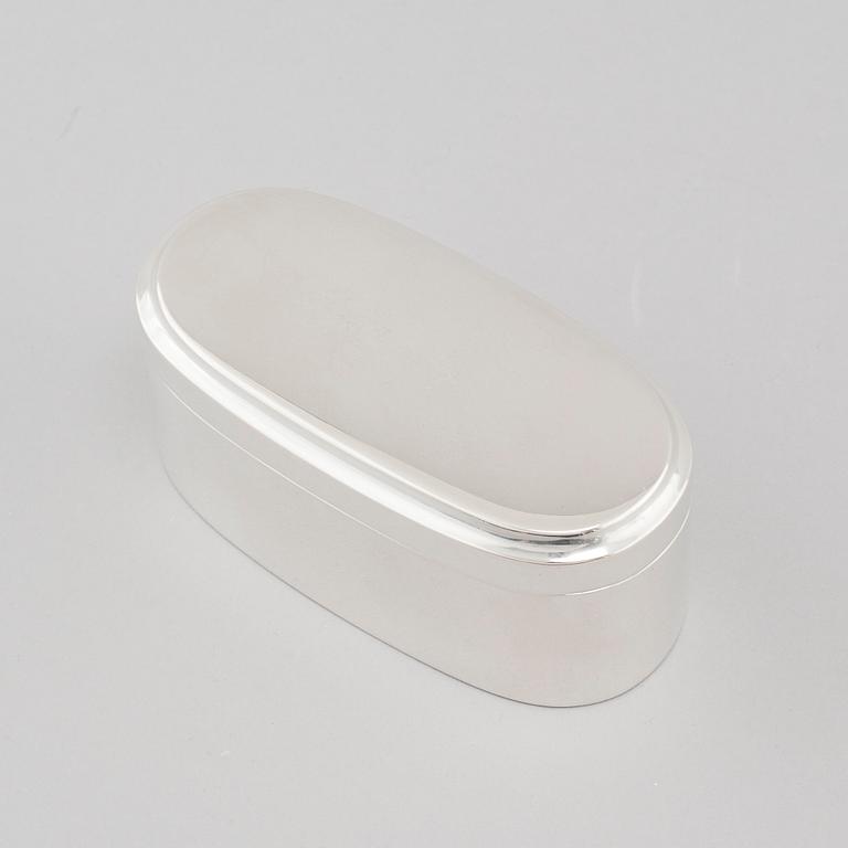 A silver box from C G Hallberg in Stockholm, 1917.