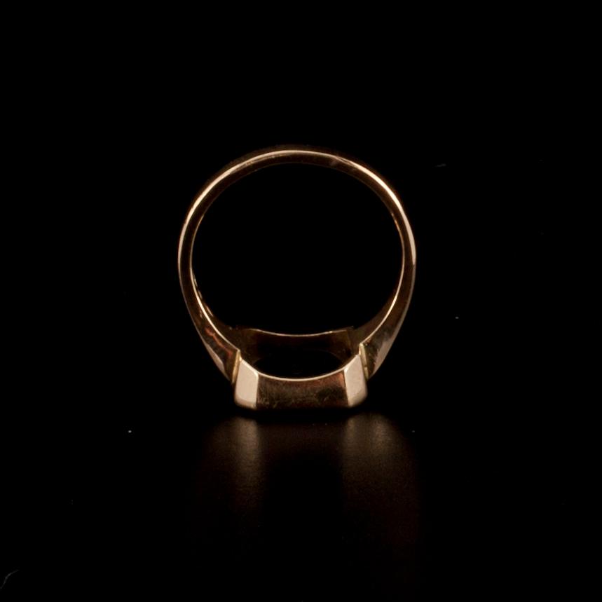 VAPENRING, guld 18K, H. Tillander, 1989. Vikt 6,1 g.