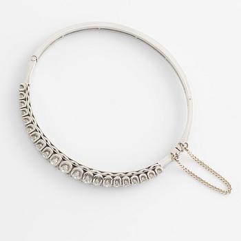 14K gold bangle with round brilliant-cut diamonds.