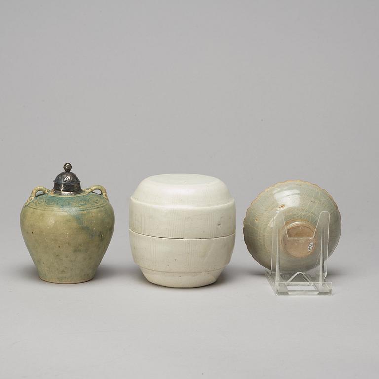 A box with cover, a bowl and a jar, South East Asian, presumably 14th/15th Century.