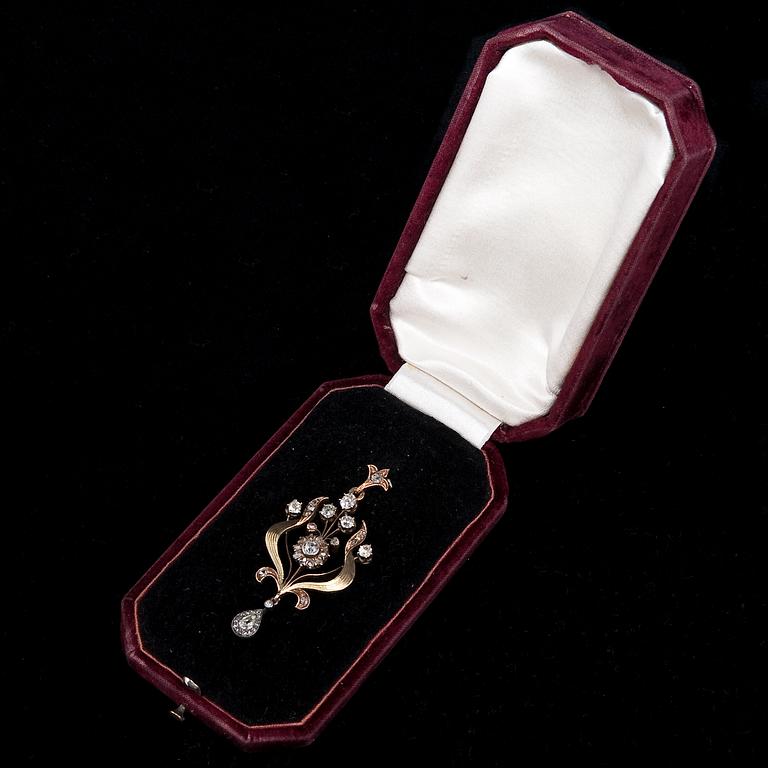 HÄNGE, antik- och rosenslipade diamanter ca 2,00 ct. Ryssland 1899 - 1908.