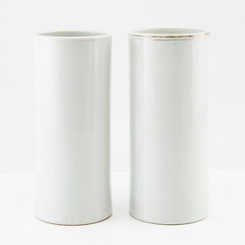 A set of two Chinese vases, 20th century.