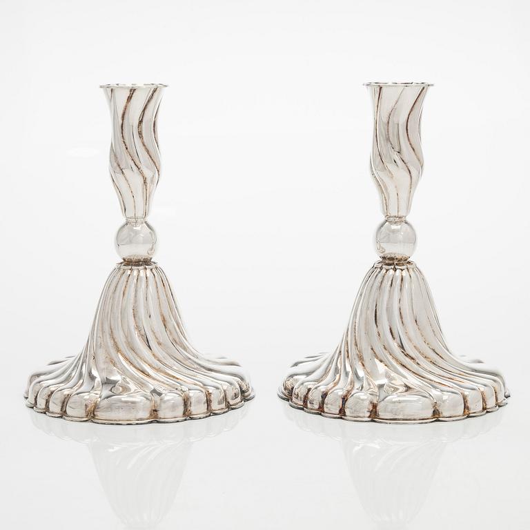 Ljusstakar, ett par, silver, Turun Hopea, Åbo 1971.