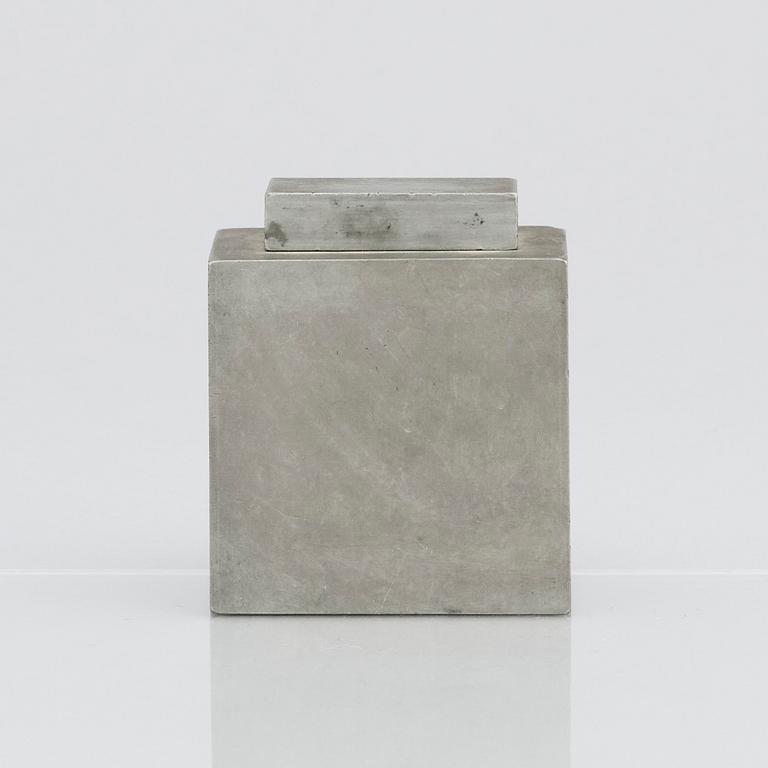 Firma Svenskt Tenn, a pewter lidded cannister with brass decor, Stockholm 1929.