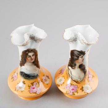 VASER, 1 par, porslin, Kronach, Tyskland, omkring år 1900.