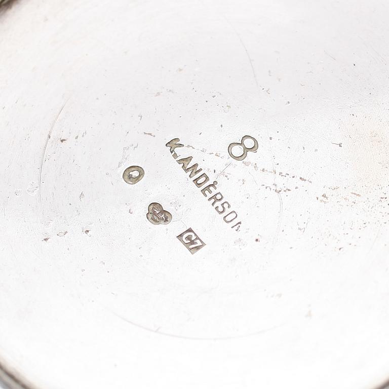 BÄGARE, 5 st, och FAT, silver, bl a K Anderson, 1900-talets början. Vikt ca 653 g.