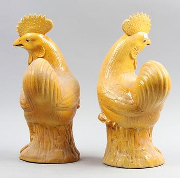 FIGURINER, ett par, keramik, Kina, 1900-tal.