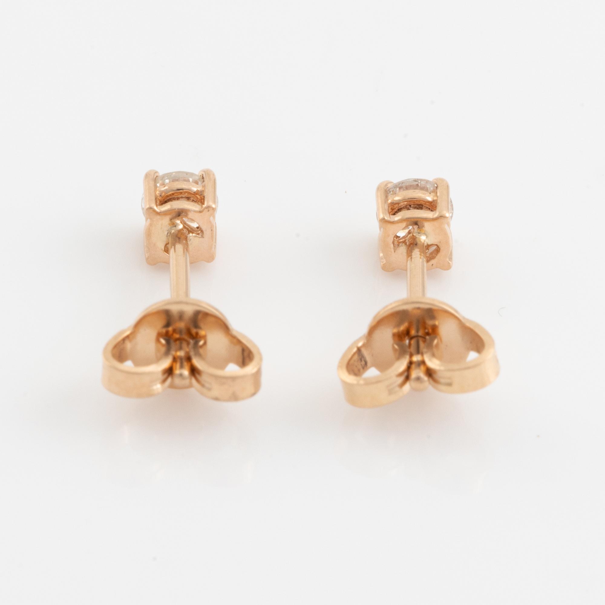 Brilliant cut diamond stud earrings, total ca 0,38 ct.