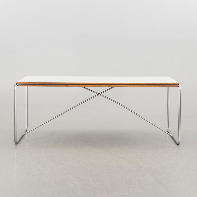 A Niels Haugesen dining table model nr 4750 Fredericia Furnitures Denmark alter part of the 20th century.