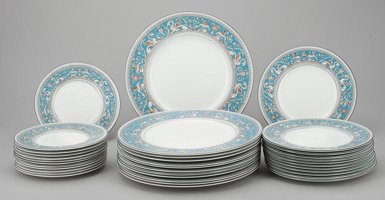 ASTIASTO, 57 osaa, posliinia, " "Florentine Turquoise" Wedgwood, Englanti 1900-luvun loppupuoli.