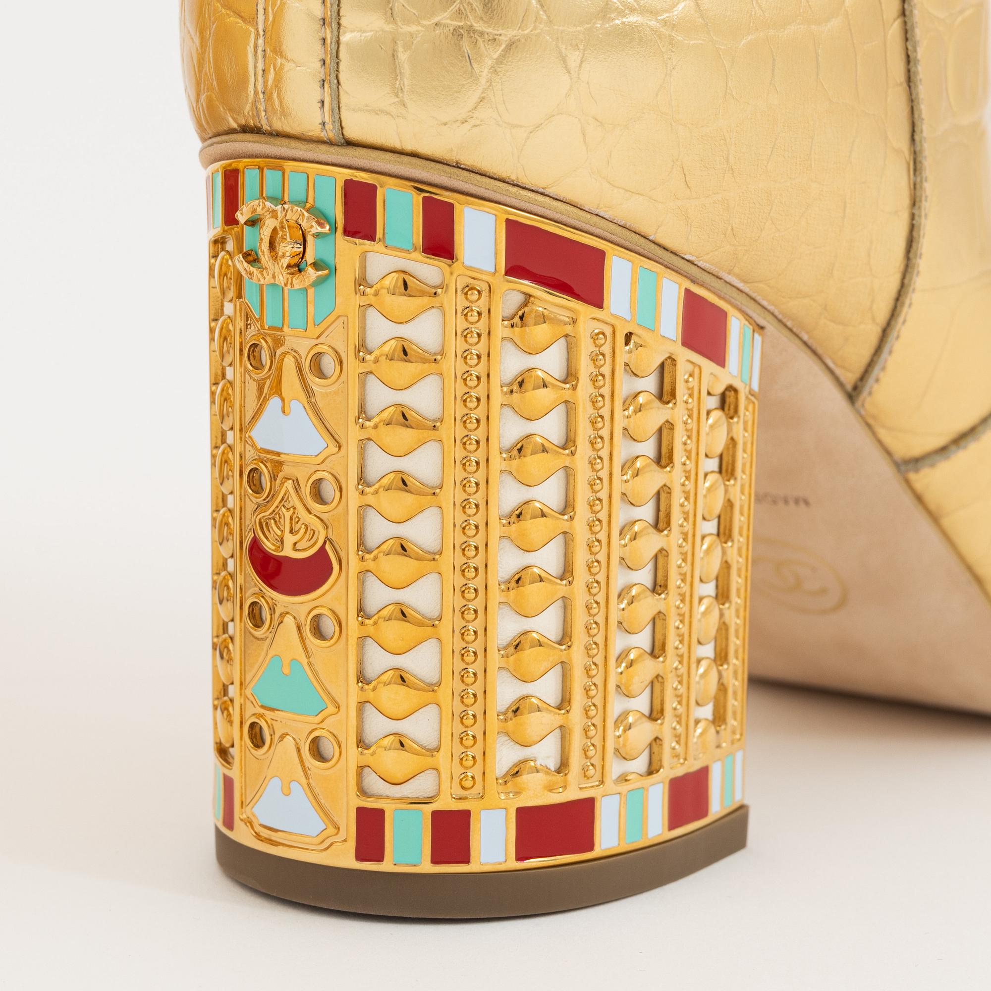 Chanel, boots, size 37C.
