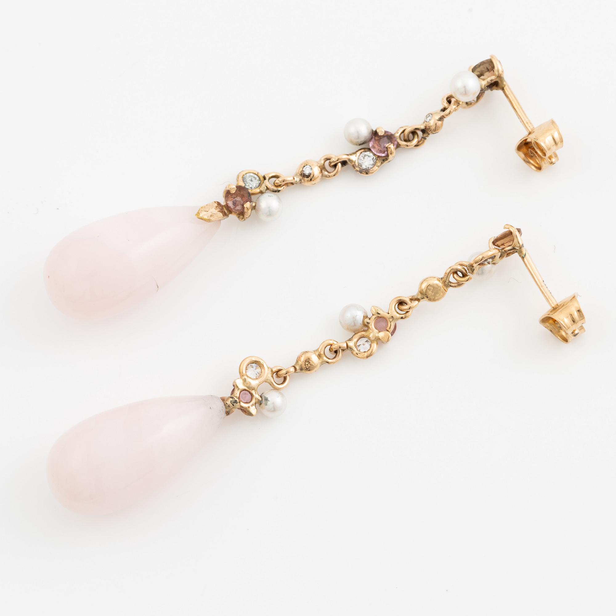 Earrings, Mandelstam, 18K gold with pink jade, cultured pearls, small cultured pearls, and brilliant-cut diamonds.
