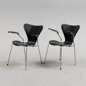 ARNE JACOBSEN, a pair of 'Seven' armchairs from Fritz Hansen, Denmark, 1967.