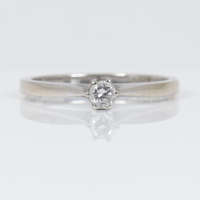 RING, 18 k vitguld med briljantslipad diamant 0,13ct enl gravyr.
