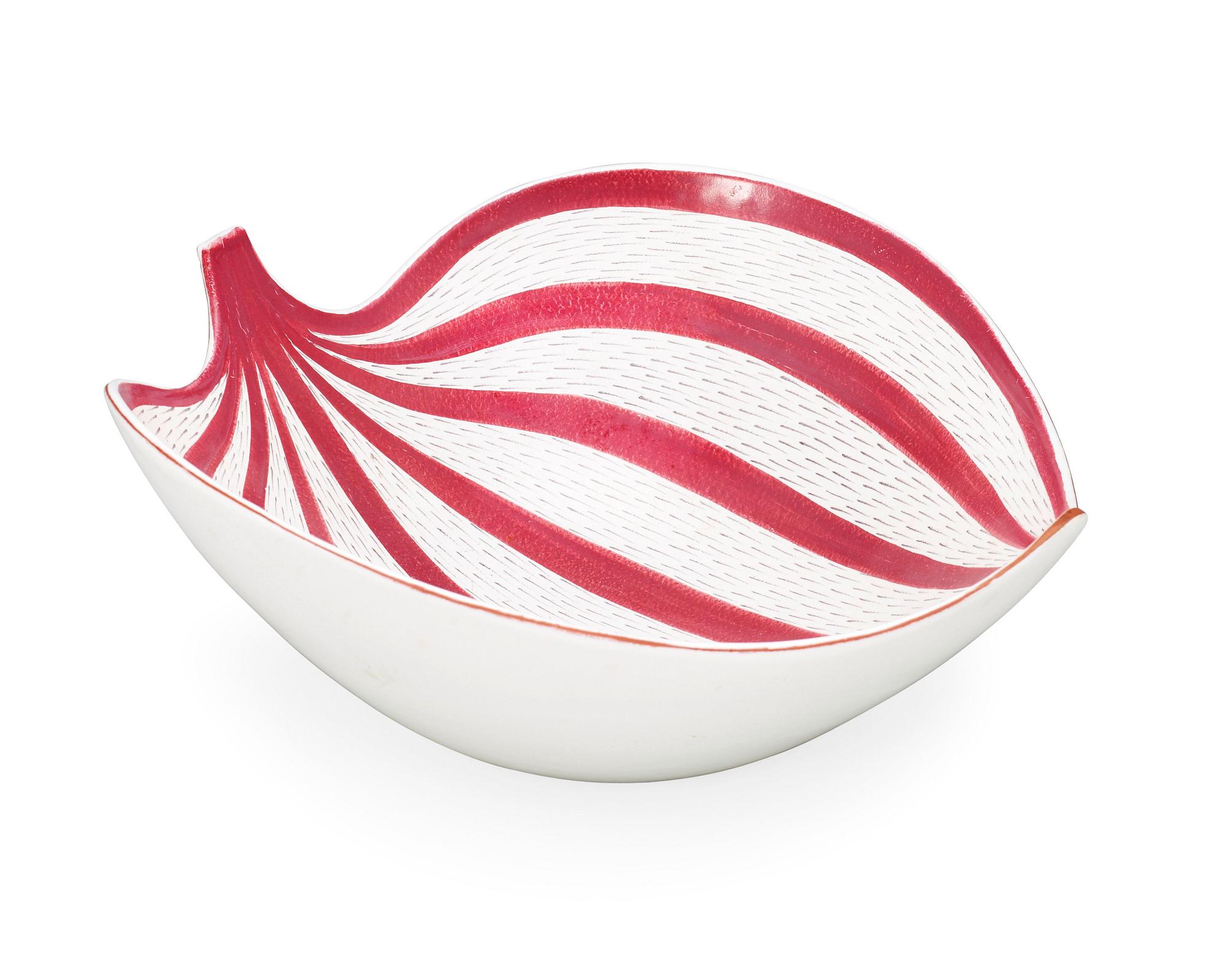 A Stig Lindberg faience bowl, Gustavsberg Studio 1940's-50's.