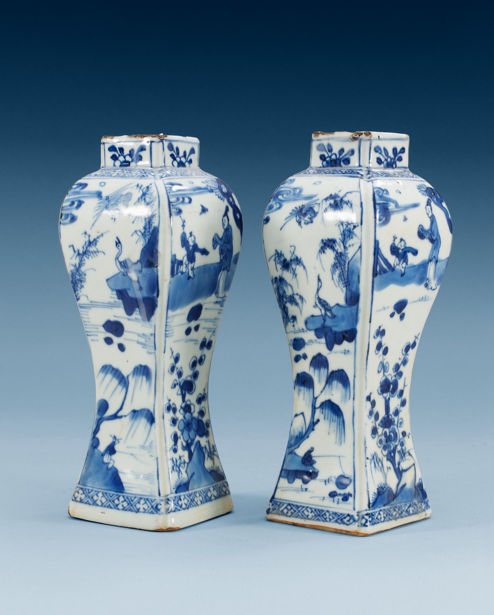 A pair of blue and white vases, Qing dynasty, Kangxi (1662-1722).
