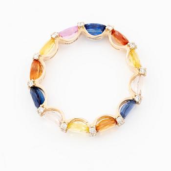 Ring in 14K gold with oval multi-coloured sapphires and small brilliant-cut diamonds.