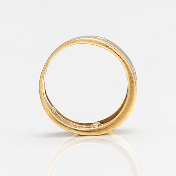 An 18K gold ring. Italy.