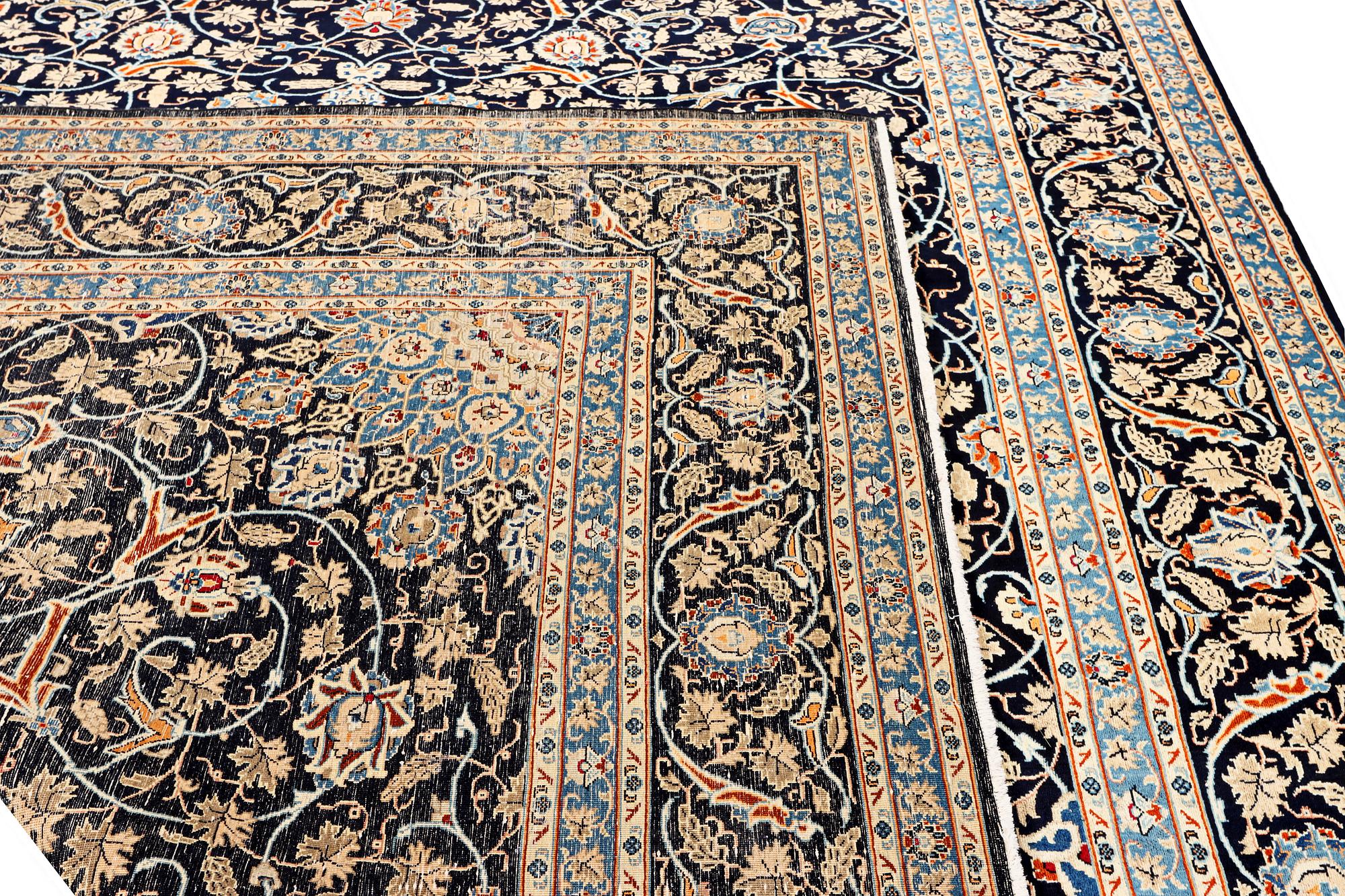 A Kashan carpet, c. 397 x 300 cm.