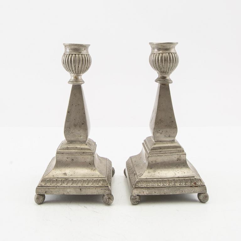 Johan Gottfrid Unger ljusstakar ett par tenn Norrköping 1842.