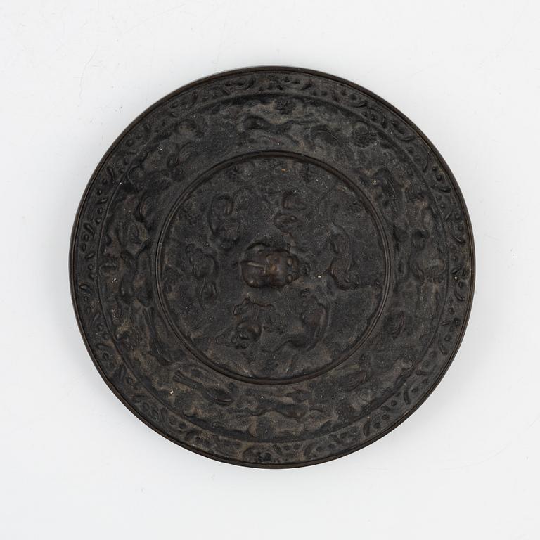 Spegel, brons. Tangdynastin (618-907).