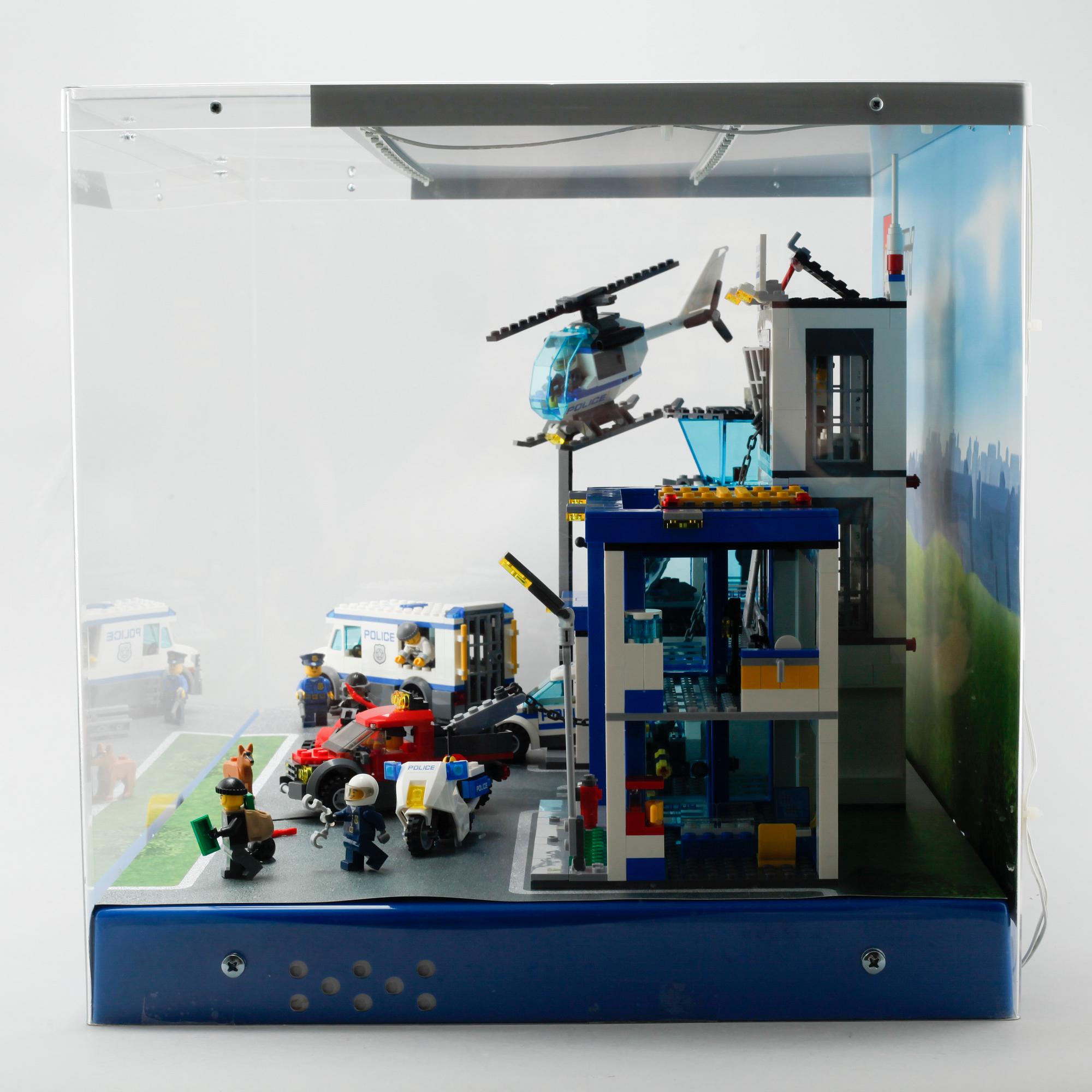 A 2014 Lego showcase of the Lego City #60043 and #60047.