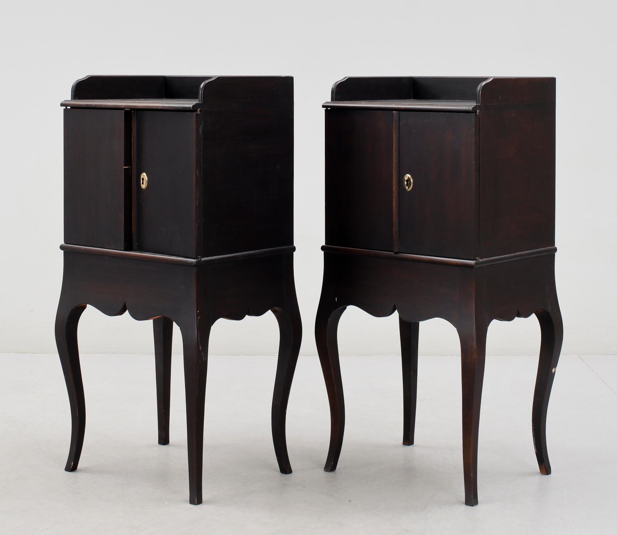 NATTDUKSBORD, ett par, rokokostil, modell "Sandbro", Move möbler, 1900-talets slut.