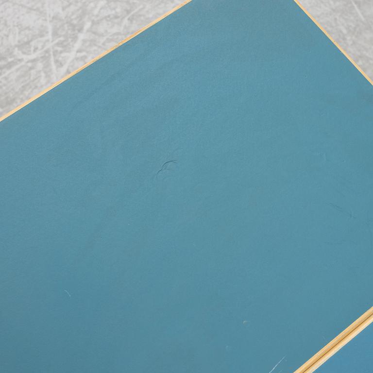 Alvar Aalto, drop-leaf table, model DL82, O.Y. Huonekalu- ja Rakennustyötehdas A.B., mid-20th century.