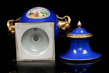 LOCKURNA, porslin. Fürstenberg, 1900-tal.
