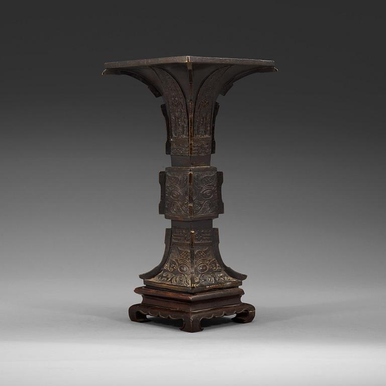 VAS, brons. Qingdynastin, 1700-tal.