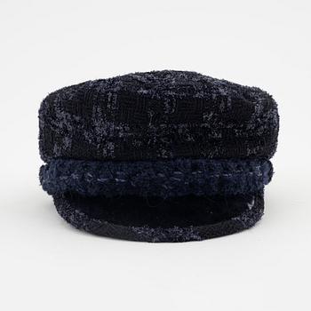 Chanel, a wool mix bouclé hat, size S.