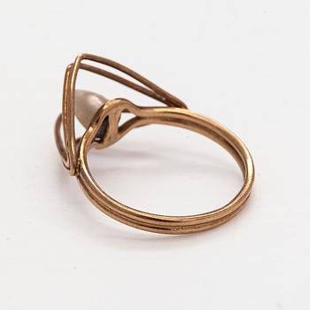 Ring, odlad pärla, 14K guld.