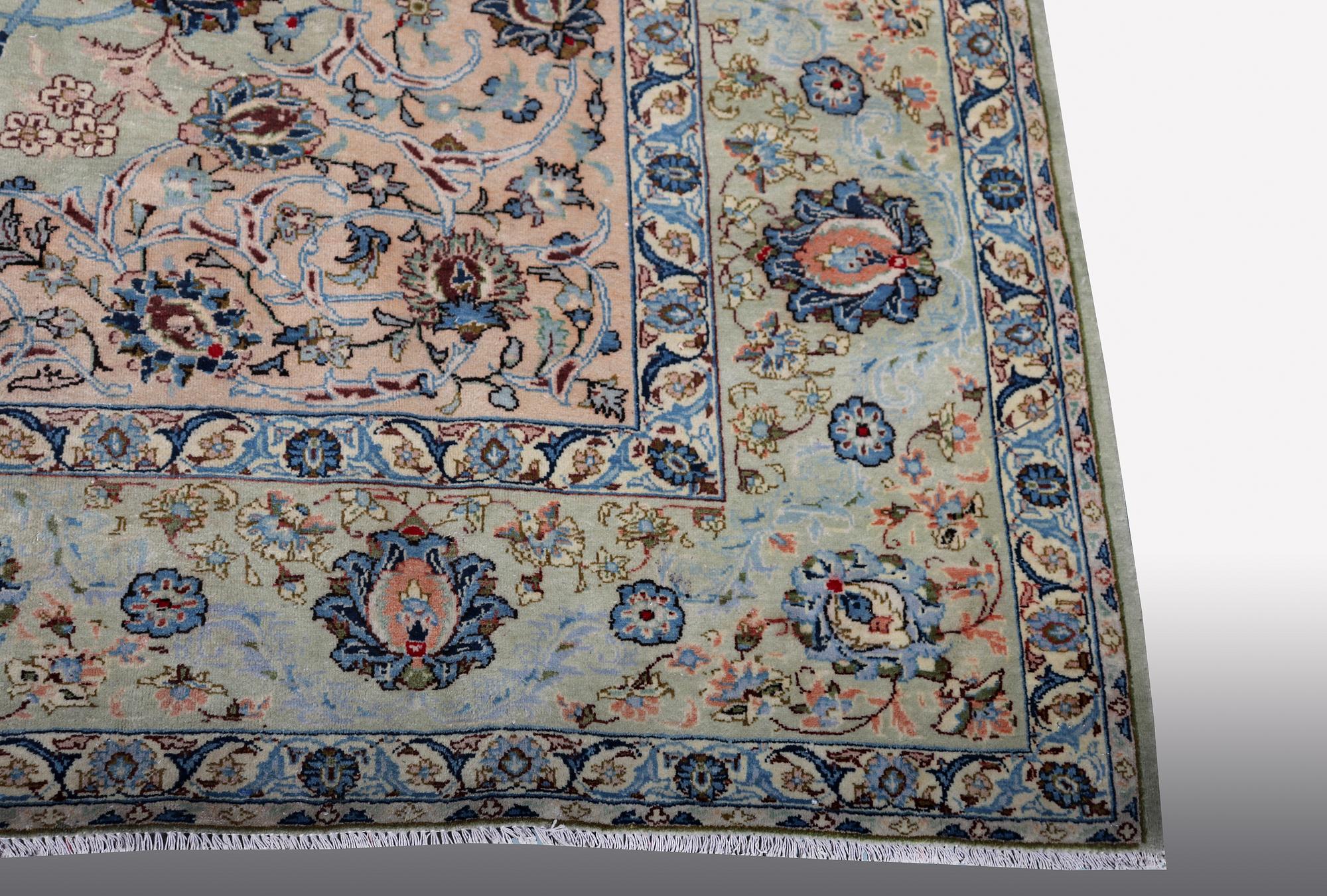 A CARPET, Kashan 450 x 315 cm.