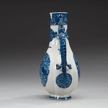 A blue and white ewer, Qing dynasty, Qianlong (1736-95).