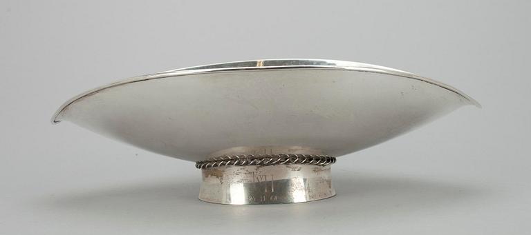 SKÅL PÅ FOT, sterling silver, V. Hamara, Helsingfors 1961. Vikt 465 g.